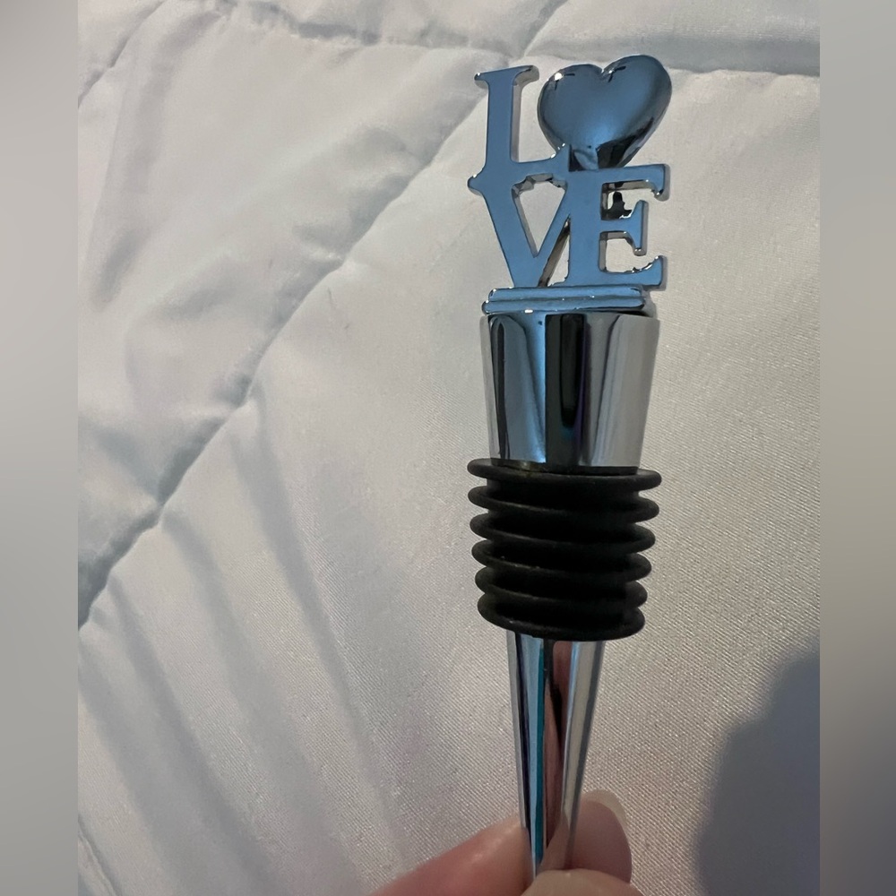 LOVE wine bottle stopper - NEW, without box Valentine’s Day Gift! ❤️
